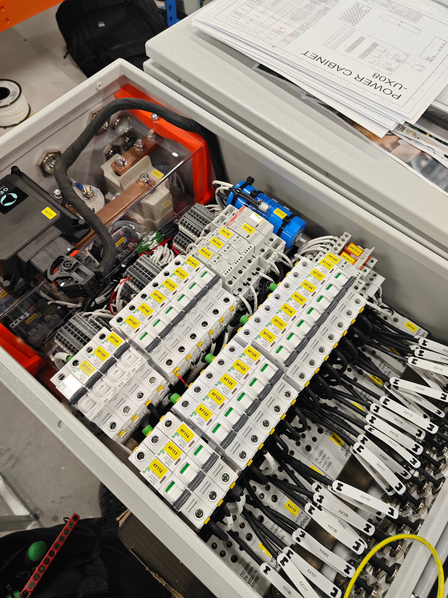 Montaż aparatury elektrycznej